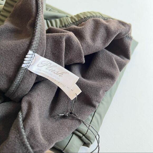 Plush Fleece Lined Liquid Faux Leather Moto Leggings in Army Green L - Picture 5 of 6